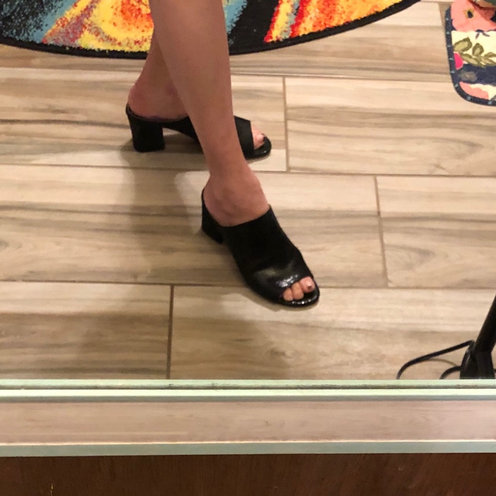 EUC SZ 6.5 Donald Pliner sandals